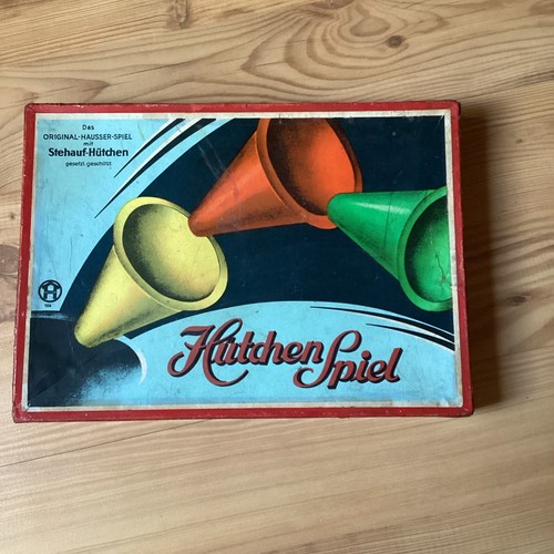 Antikes hütchen spiel von - hütchen,
