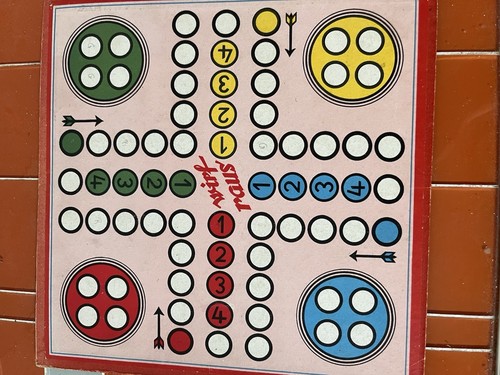 Antikes brettspiel mensch - brettspiel,